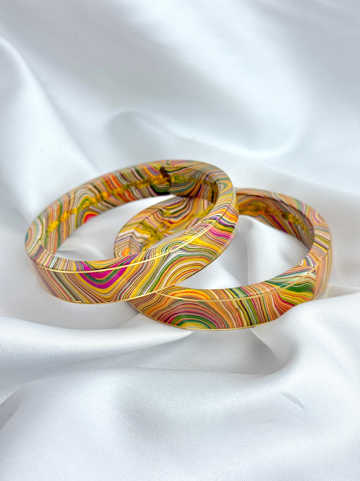 Lac Wavy Line Design Bangles
