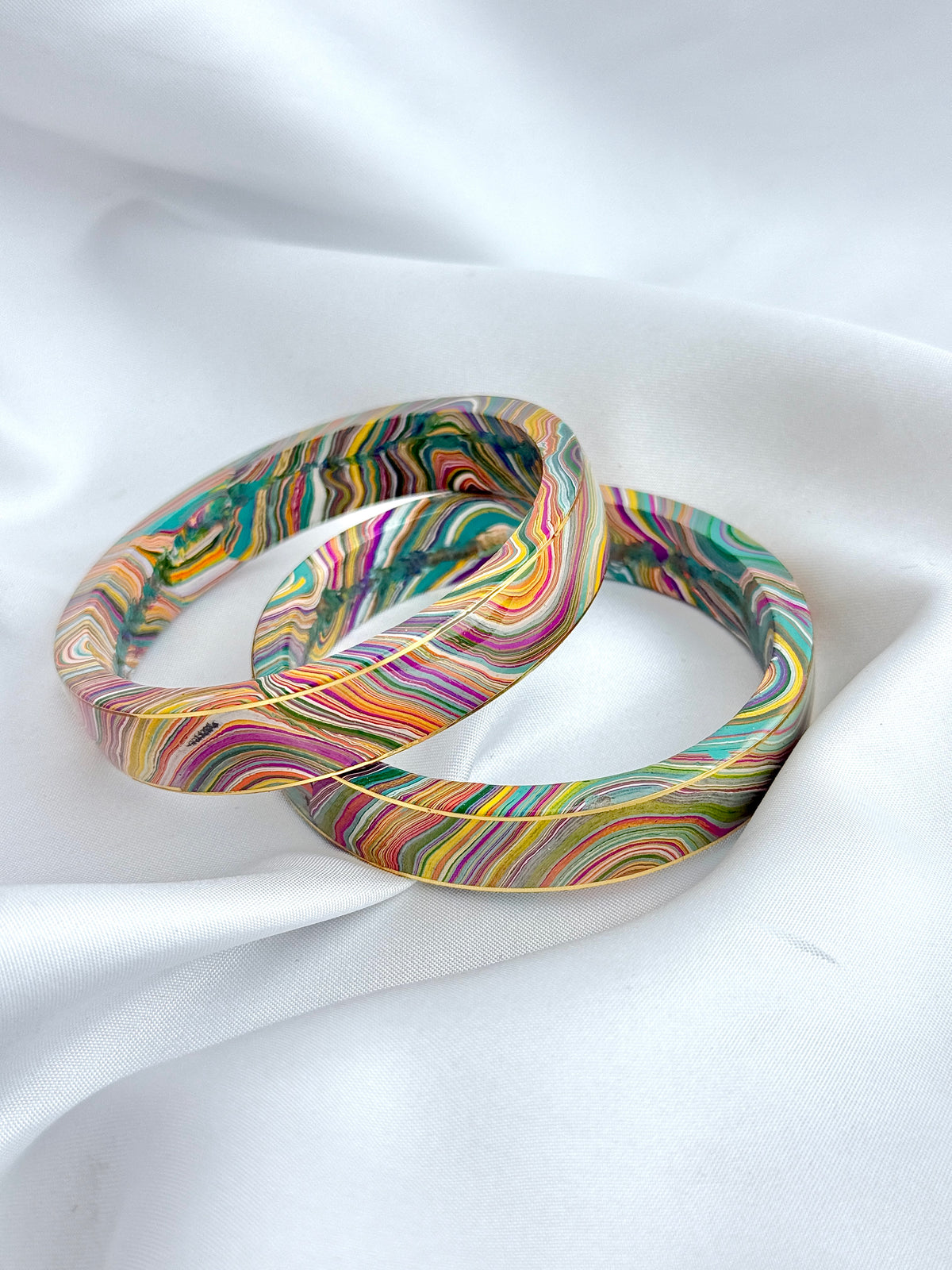 Lac Wavy Line Design Bangles