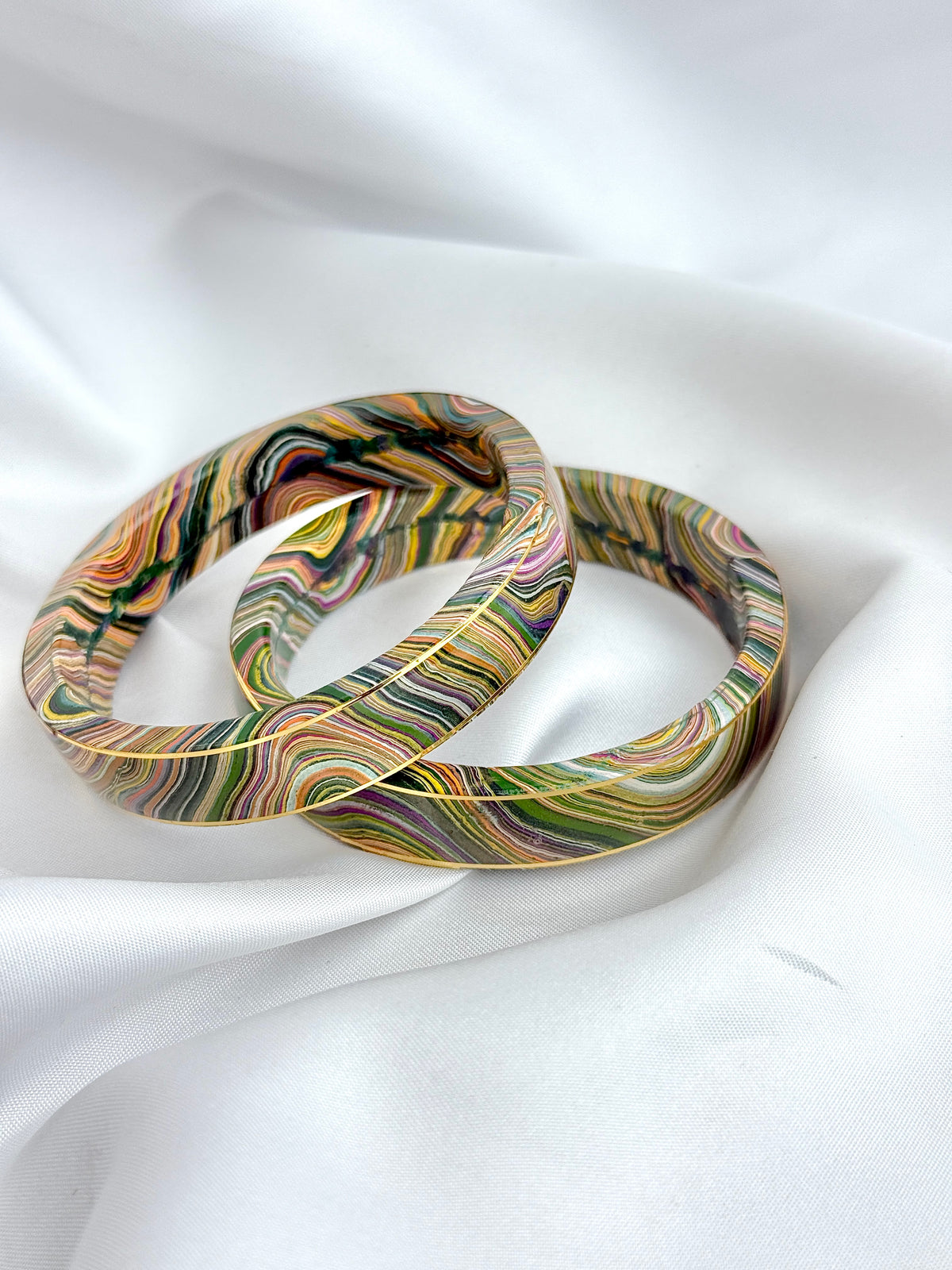Lac Wavy Line Design Bangles
