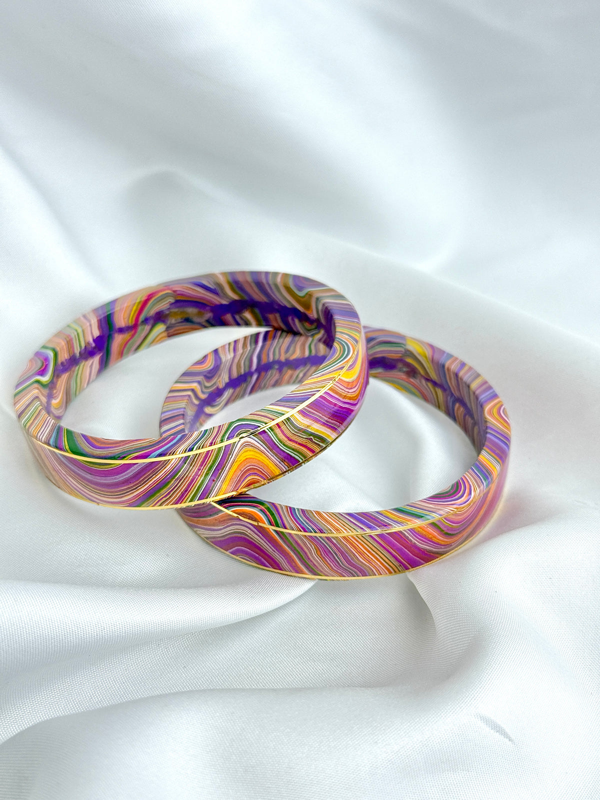 Lac Wavy Line Design Bangles
