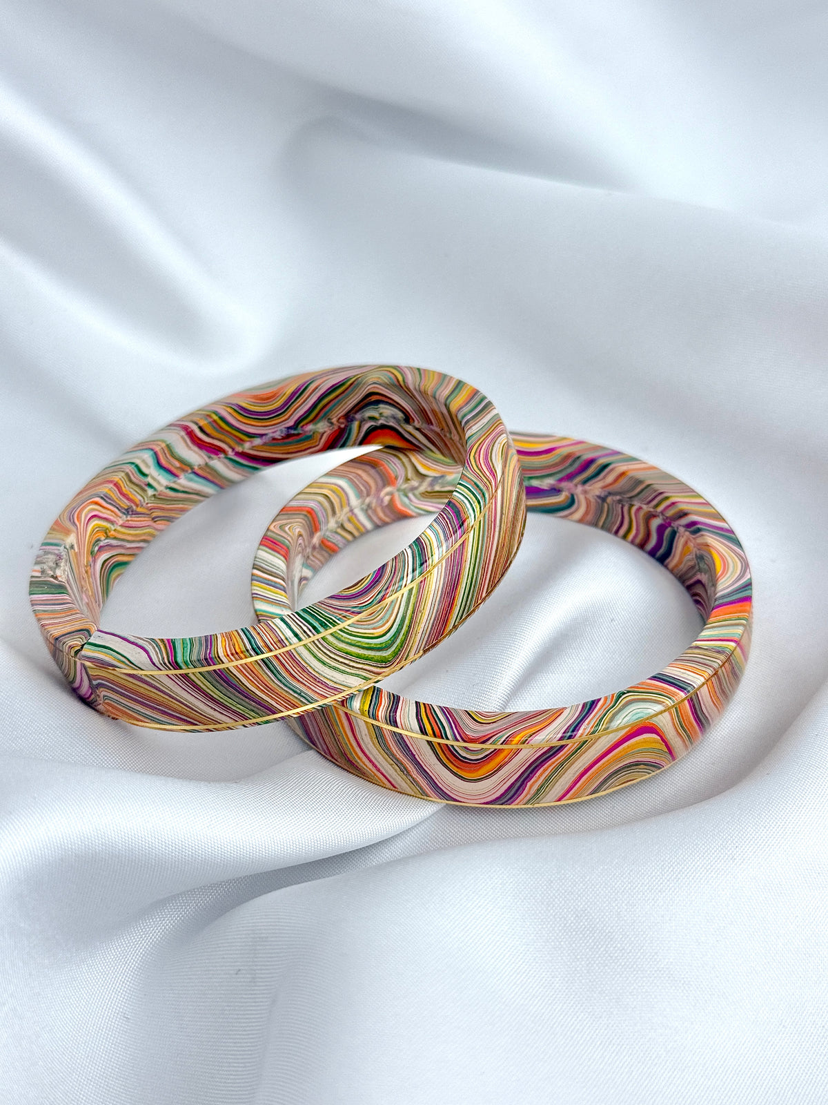 Lac Wavy Line Design Bangles