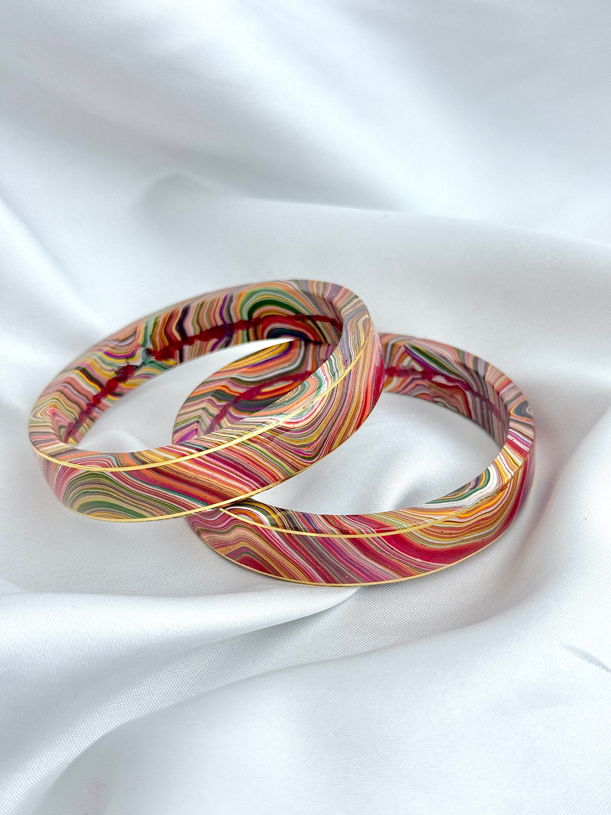 Lac Wavy Line Design Bangles