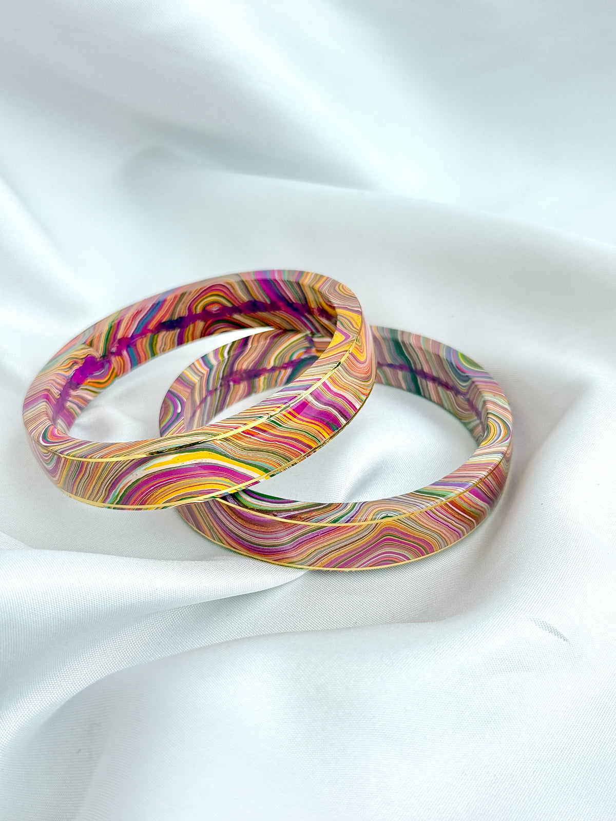 Lac Wavy Line Design Bangles