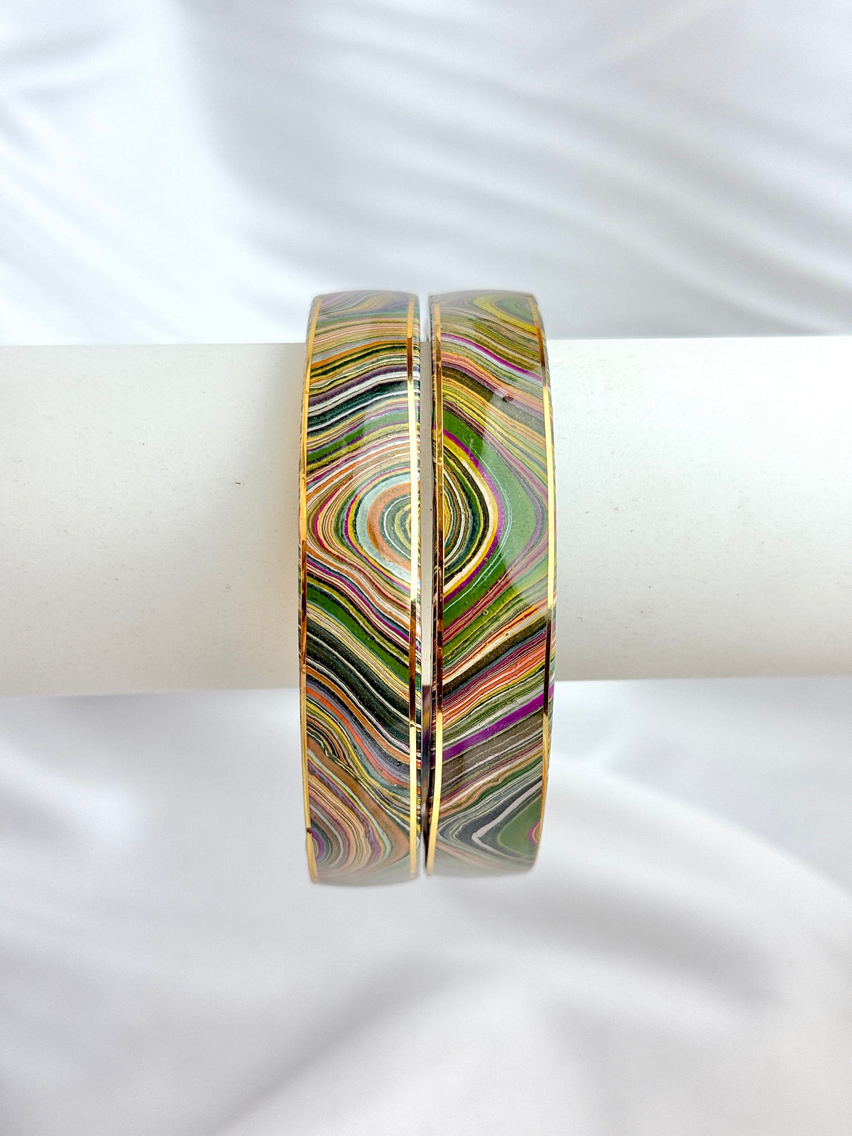 Lac Wavy Line Design Bangles
