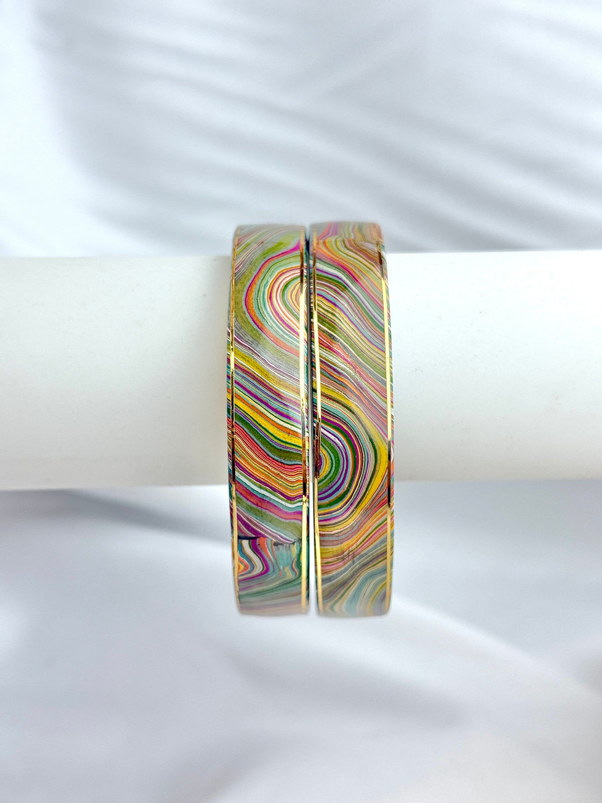 Lac Wavy Line Design Bangles