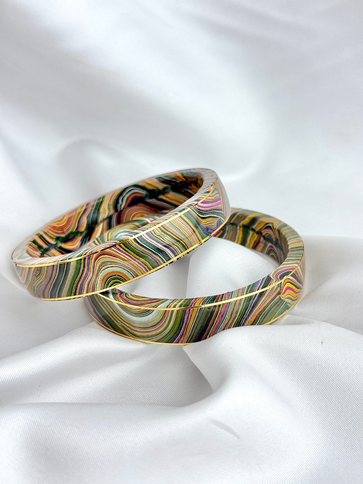 Lac Wavy Line Design Bangles