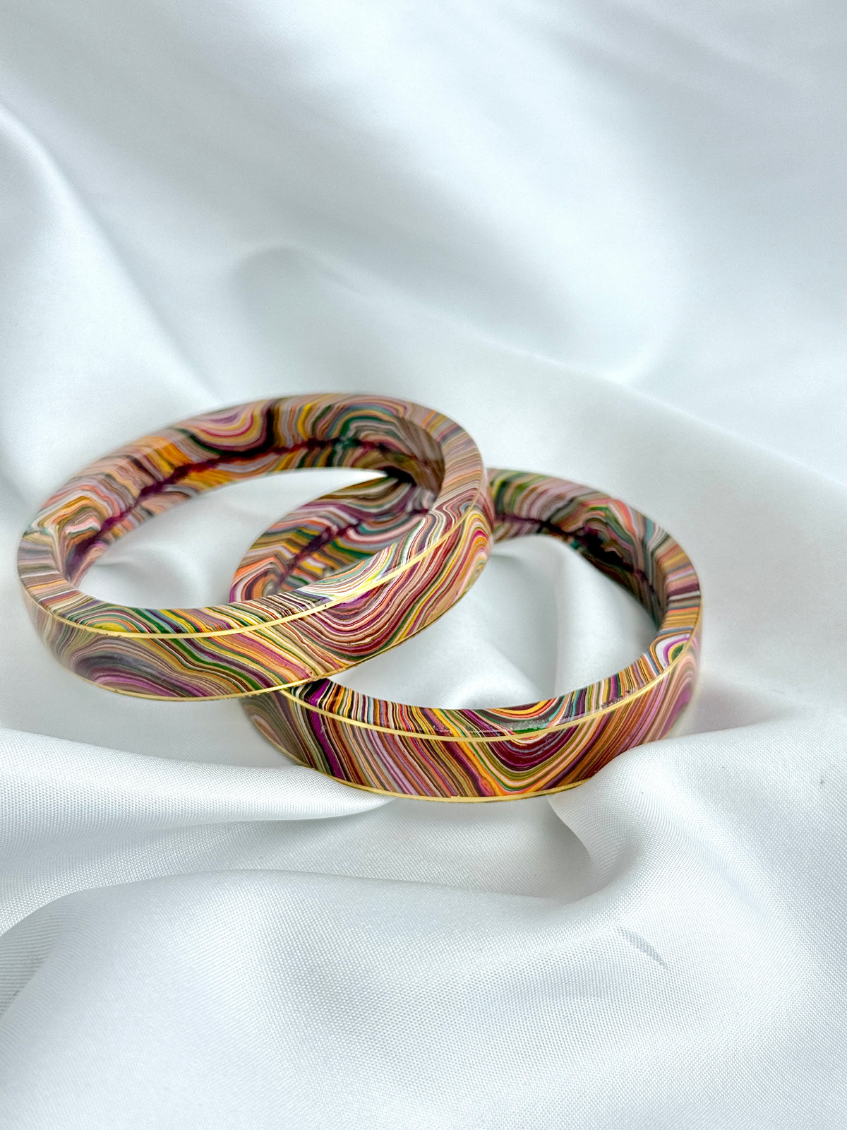 Lac Wavy Line Design Bangles