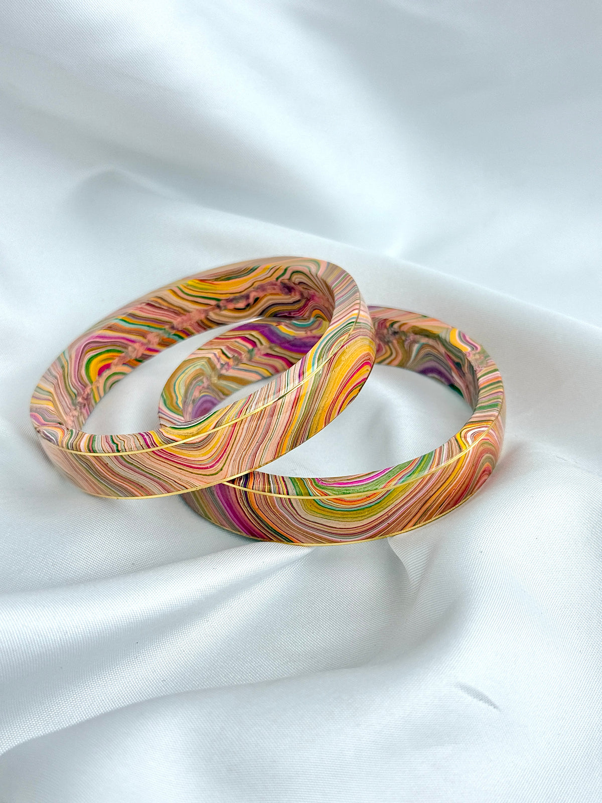 Lac Wavy Line Design Bangles