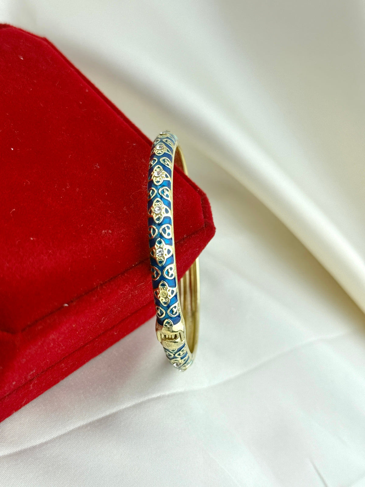 Gulnaar Royale Meenakari Kada